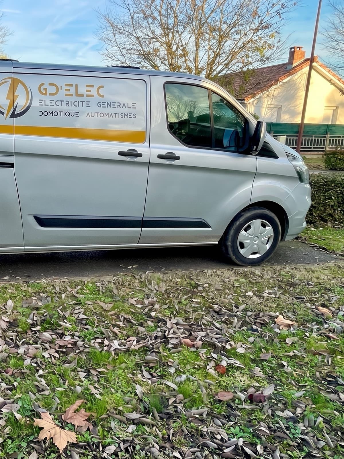 Le véhicule d'intervention GD'ELEC — électricité générale, domotique et automatismes
